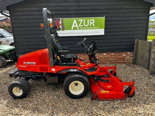Kubota F3890 4WD out front mower with a 60