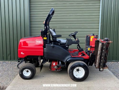 Toro LT3340 Triple cylinder mower, year 2018 - 2300 hrs, 35hp for sale
