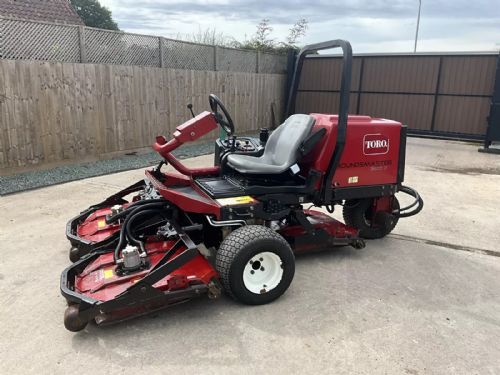 TORO GROUNDSMASTER 3500-D SIDEWINDER TRIPLE POD MULCHING RIDE ON LAWN MOWER for sale