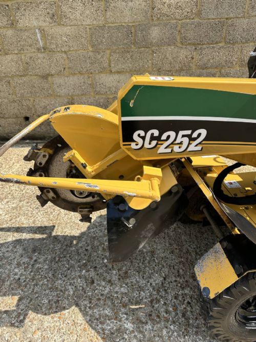 Vermeer SC252 wheeled stump grinder with twin wheel kit for sale