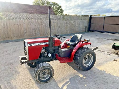 MASSEY FERGUSON 1010 4WD DIESEL COMPACT TRACTOR FITTED WITH TURF TYRES for sale