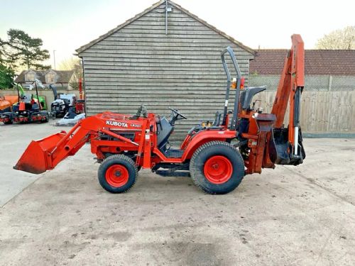 KUBOTA B2100 DIESEL COMPACT TRACTOR WITH LOADER BUCKET & BACKHOE EXCAVATOR for sale