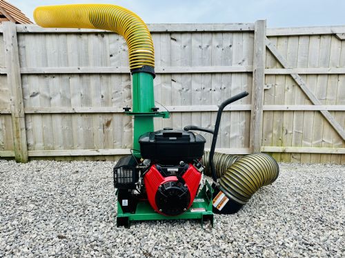 BILLYGOAT DL1801V LEAF & DEBRIS VACUUMS / LEAF COLLECTOR / BLOWER NEW CONDITION for sale