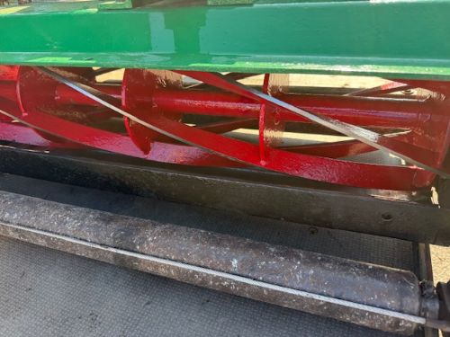 Ransomes MOUNTED 214 Gang Mower, 3point linkage 6 blade magna cutters in good working order. service for sale