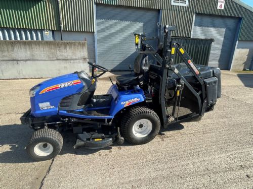 Iseki SXG326H High Tip Cut and Collect ride on mower for sale
