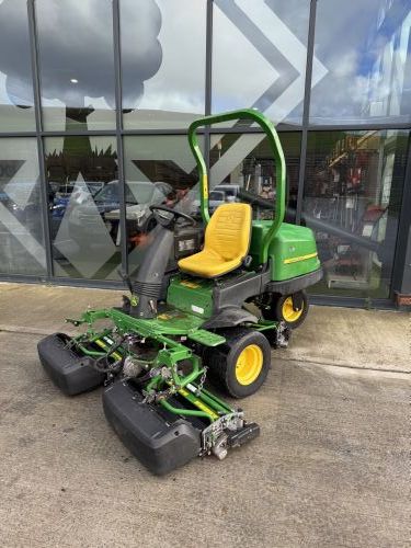 John Deere 2500e Triple Greens Mower for sale